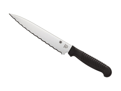 Spyderco Kitchen Classics K04SBK coltello cucina 16,5 cm lama MBS-26 seghettata manico polipropilene nero