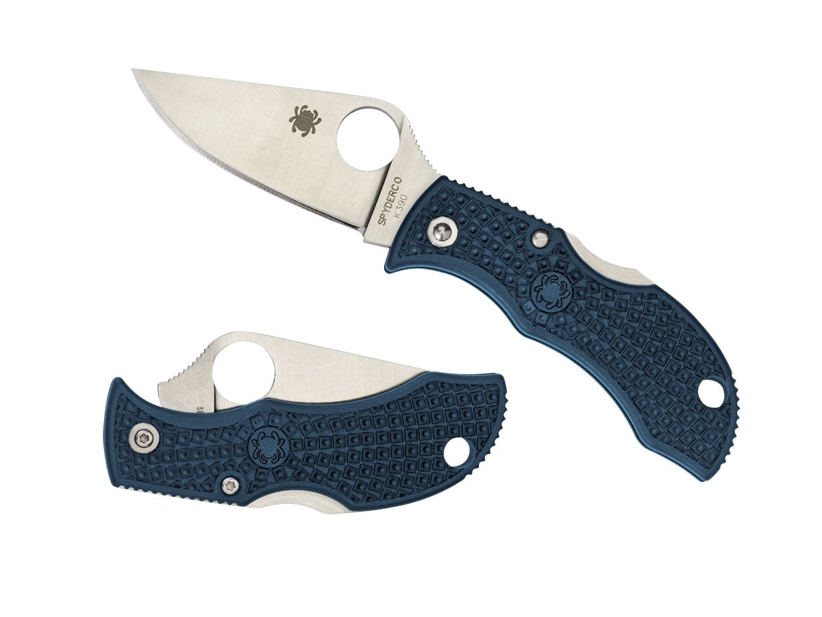 Spyderco Manbug MFPK390 dettaglio lama K390 acciaio da lavoro e manico FRN blu portachiavi