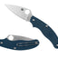 Spyderco UK Penknife C94PCBL dettaglio lama CPM SPY27 e Trademark Round Hole su FRN blu cobalto