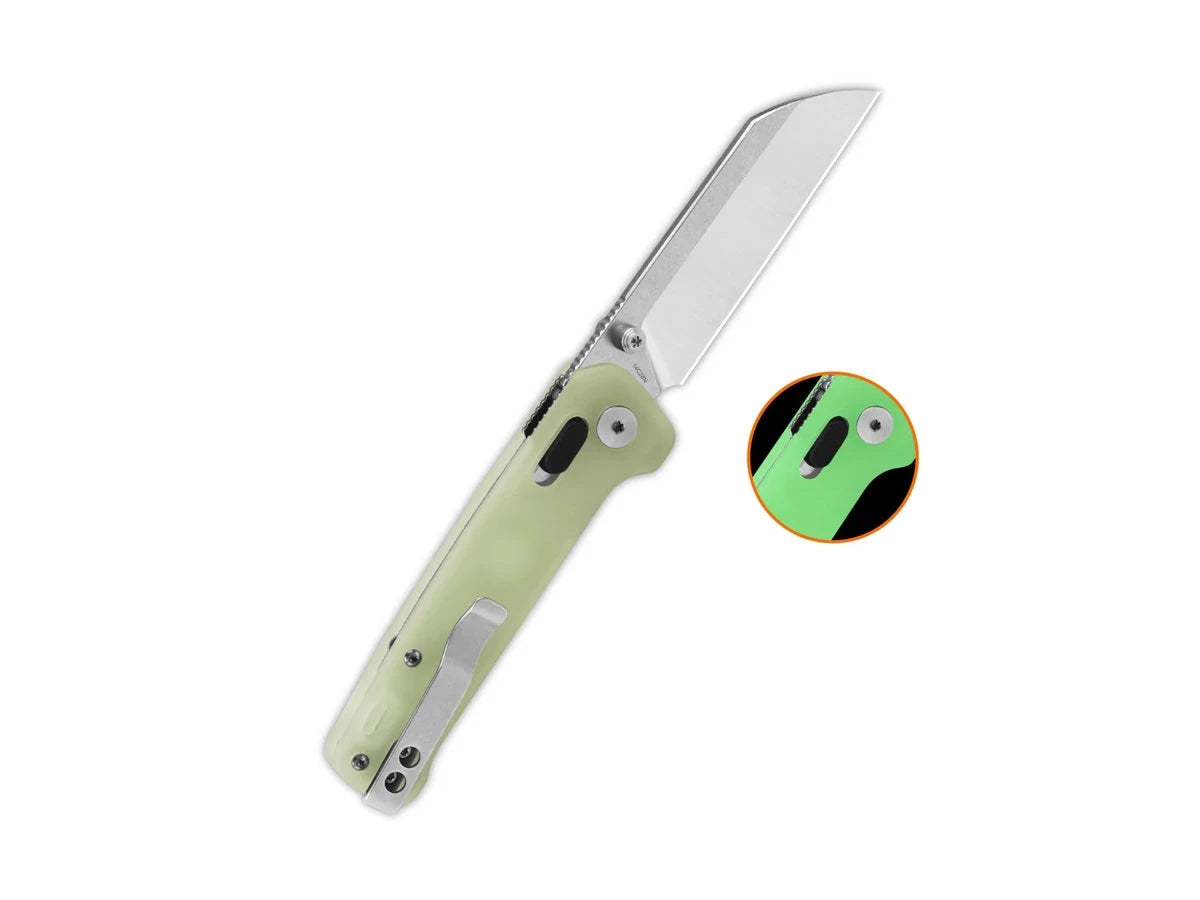 Dettaglio lama 14C28N QSP Penguin Resin manico glow-in-the-dark