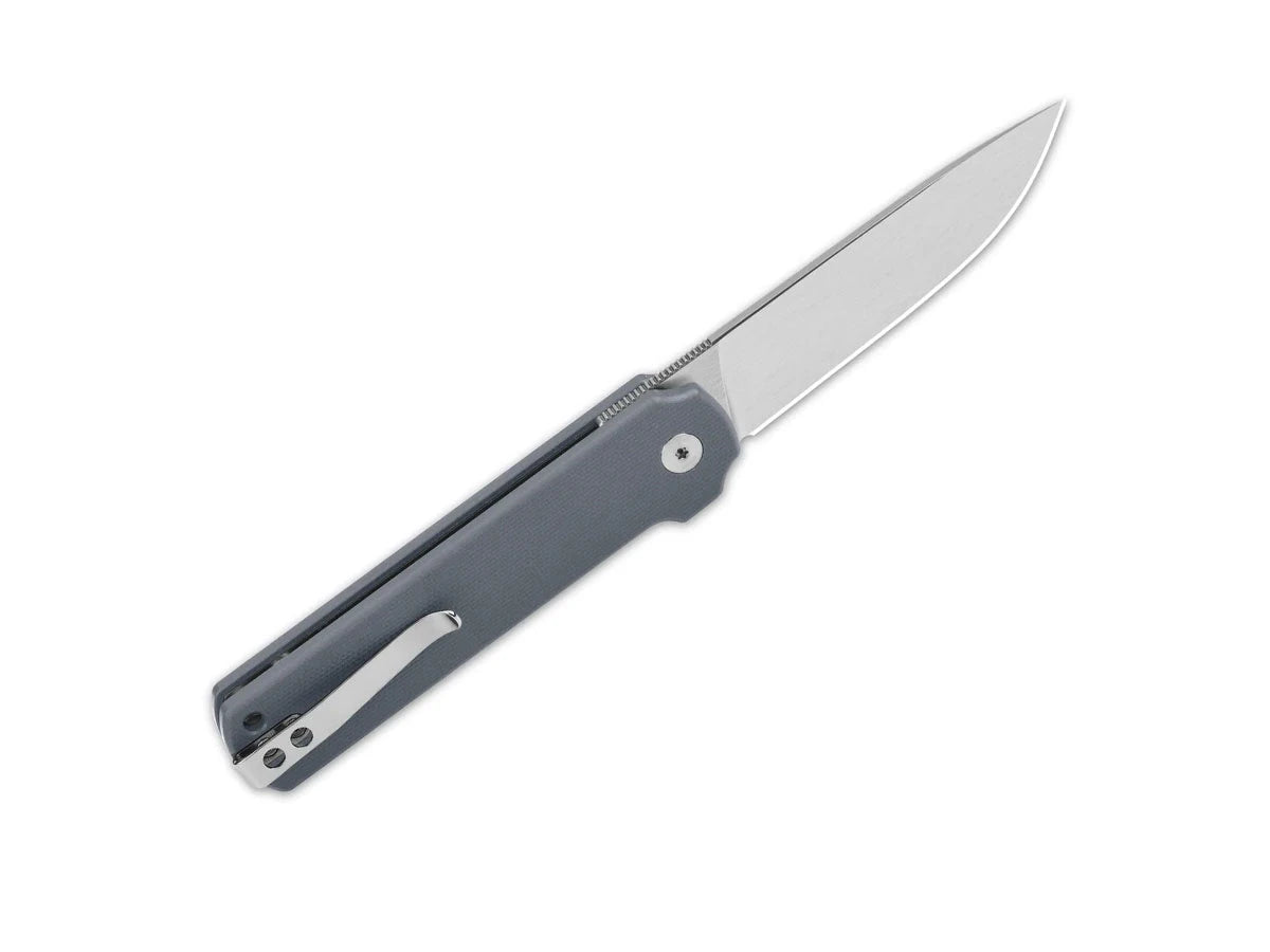 Dettaglio lama 14C28N QSP Lark flipper integrato grigio