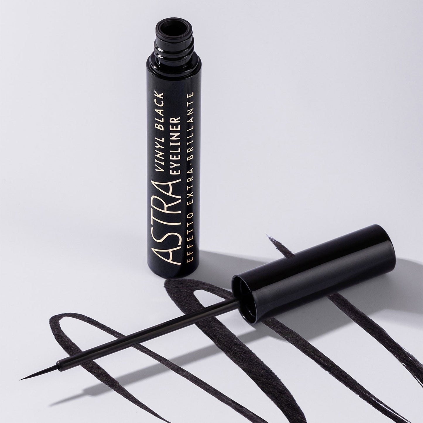 Astra Vinyl Black Eyeliner Black 6 ml - 00005010002