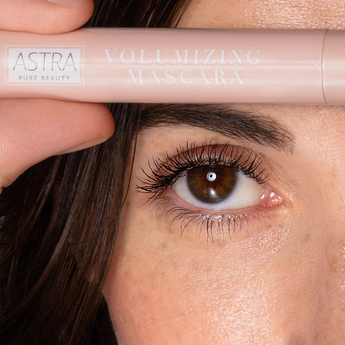 Astra Pure Beauty Mascara Volumizzante Naturale Ciglia Definite Black 9 ml - PB004390001