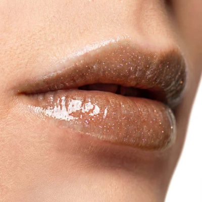 Astra Make-Up Vibrakiss Lip Gloss Vibrante Ultra-Luminoso 04 Slow Burn Ambrato Caldo con Riflessi Rosa 4 ml