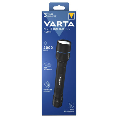 Varta Night Cutter Pro F40R Torcia LED Ricaricabile USB-C 2000 Lumen 350 m IP67 con Power Bank