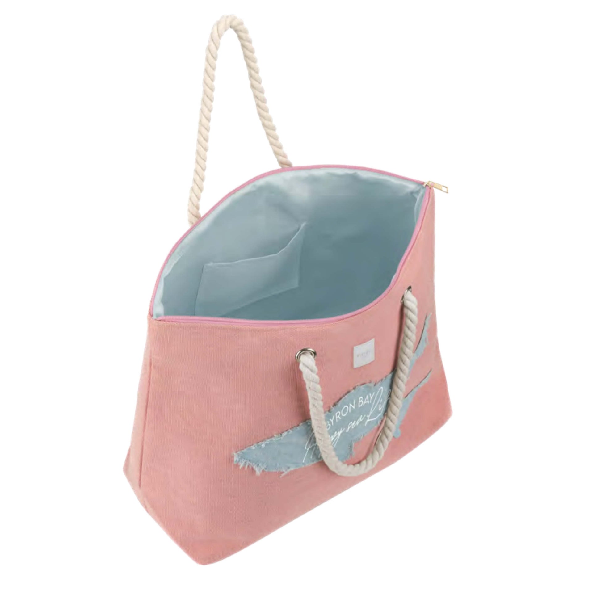 Borsa canvas rosa dettaglio applicazioni pesce denim azzurro sfrangiato design estivo