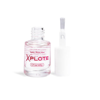Dettaglio applicazione smalto XPLOTE Chantilly trasparente satinato 6ml