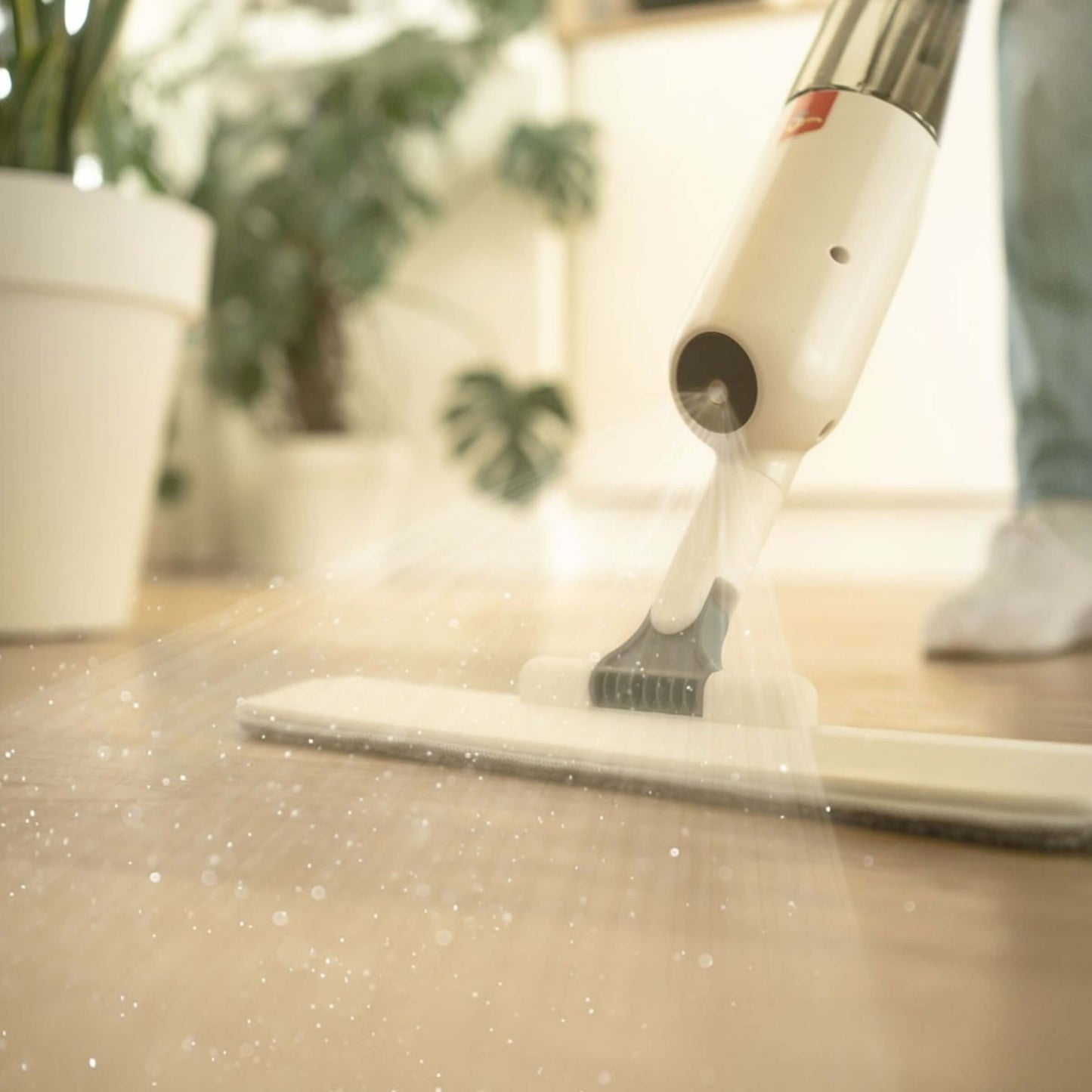 White Spray Kit Pulizia Pavimenti con Nebulizzatore, Testa Snodata 180 Gradi e Mop in Microfibra