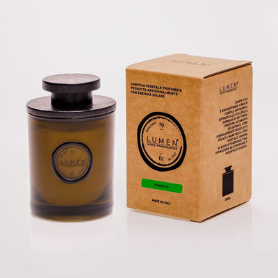Candela vegetale Lumen 19.61 Foresta 200 ml in vetro brunito con tappo legno