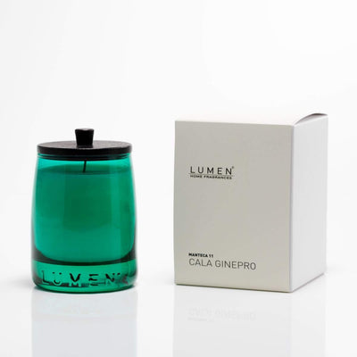 Lumen Manteca N. 11 Cala Ginepro Candela Vegetale Profumata in Bicchiere Verde con Tappo in Legno 100 Ore 300 ml