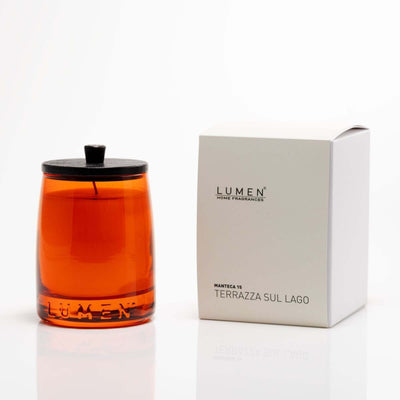 Lumen Manteca N. 15 Terrazza sul Lago Candela Vegetale Profumata in Bicchiere Arancio con Tappo in Legno 100 Ore 300 ml