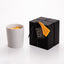 Candela vegetale Lumen Muda d'Oriente 300 ml in vaso porcellana bianca a rilievo