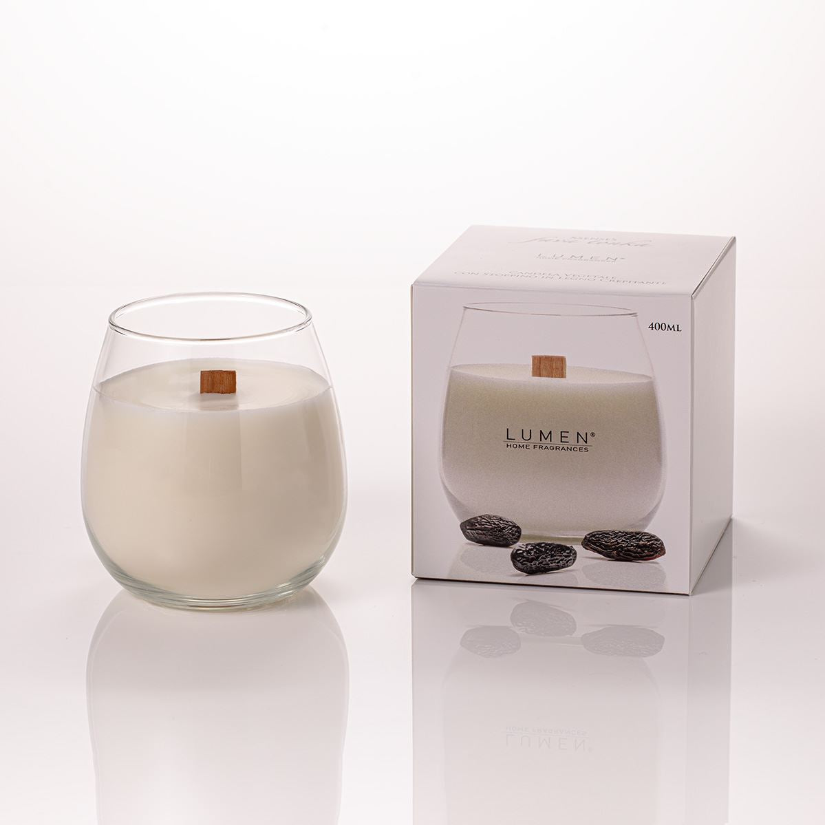 Dettaglio stoppino legno candela Lumen XSenseS Fava Tonka 400 ml profumazione dolce avvolgente
