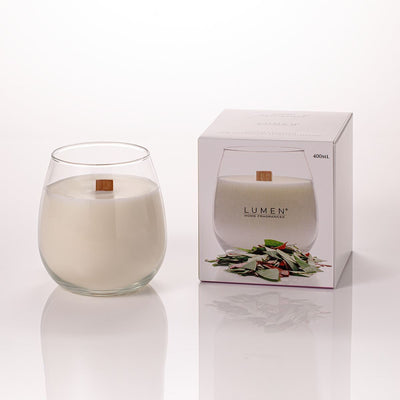Dettaglio stoppino legno candela Lumen XSenseS Patchouli 400 ml profumazione orientale speziata