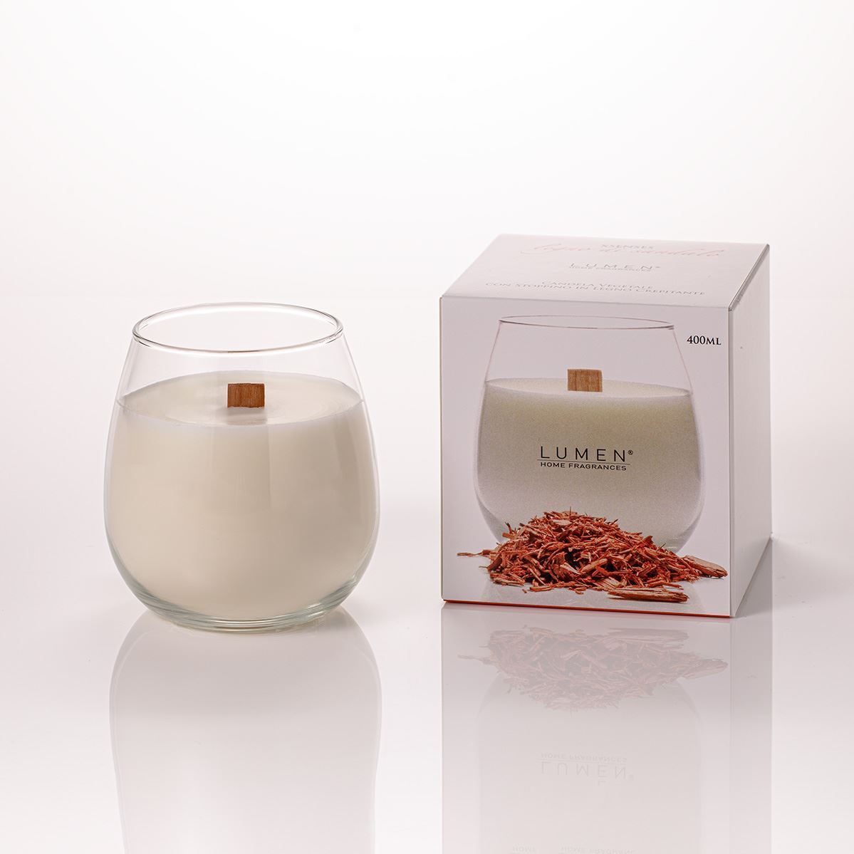 Dettaglio stoppino legno candela Lumen XSenseS Sandalo 400 ml profumazione calda legnosa