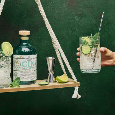 Mazzetti d'Altavilla Momento Creativo Cofanetto Gin 50 cl con 2 Bicchieri Tiki e Accessori