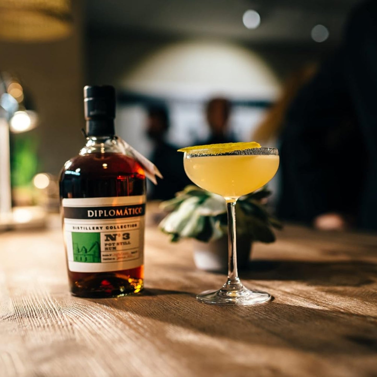Rum Diplomatico Distillery N.3 - vista bottiglia completa
