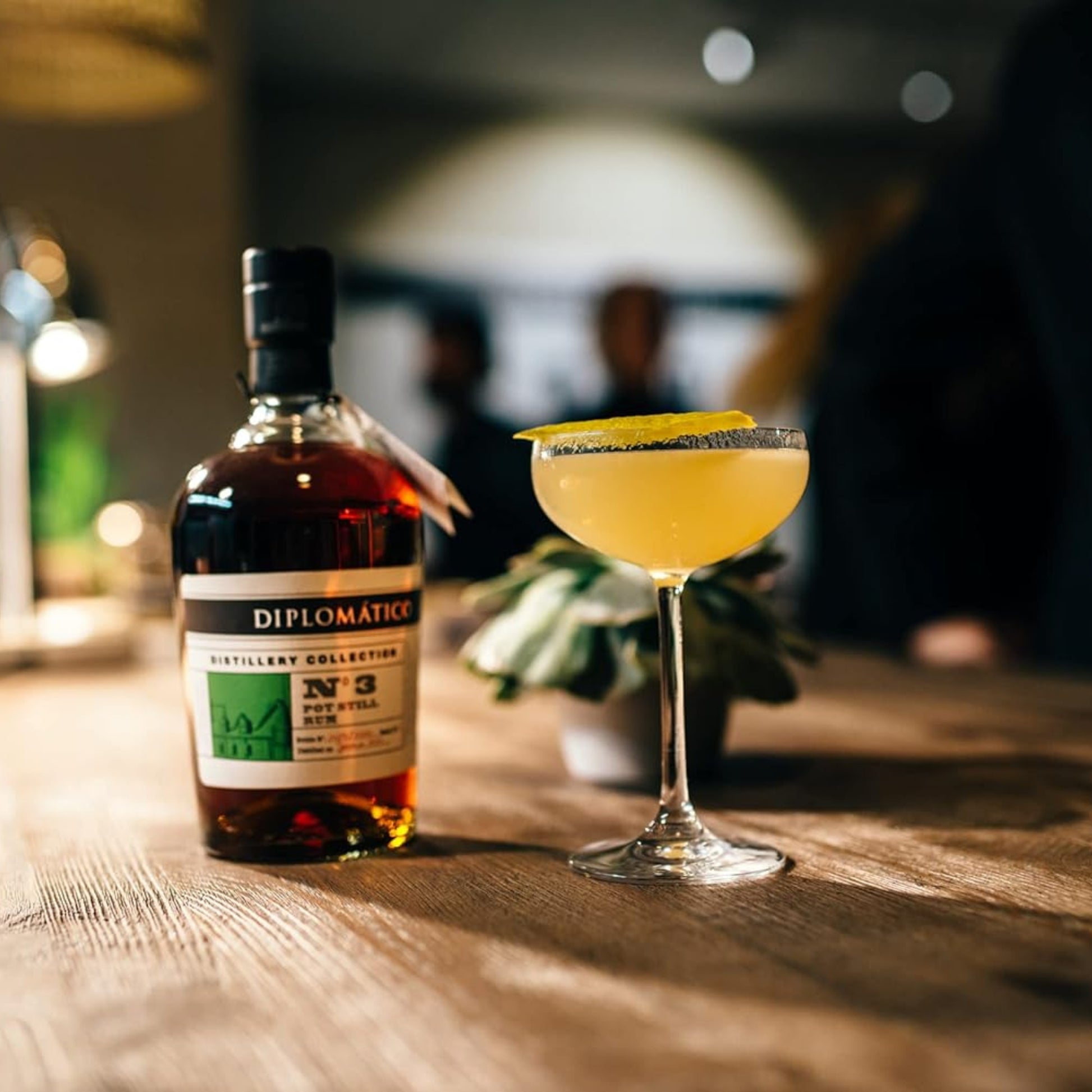 Rum Diplomatico Distillery N.3 - vista bottiglia completa