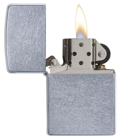Dettaglio finitura cromata e meccanismo accendino Zippo 207 Street Chrome