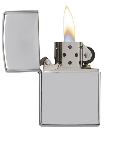 Dettaglio finitura cromo lucido e meccanismo accendino Zippo 250