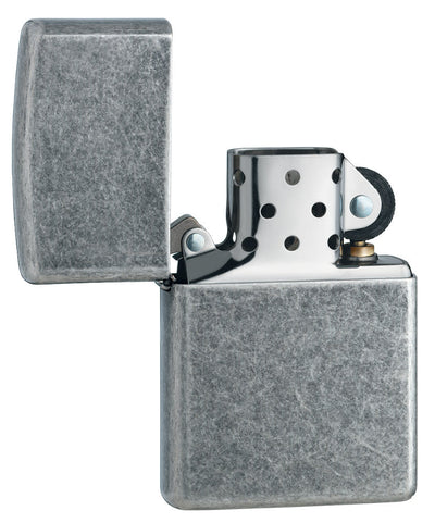 Dettaglio finitura placcata argento antico e meccanismo accendino Zippo 121FB