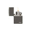Dettaglio finitura nera Black Ice e logo inciso accendino Zippo 150ZL