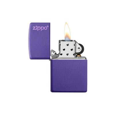 Dettaglio logo Zippo e finitura viola matte accendino 237ZL