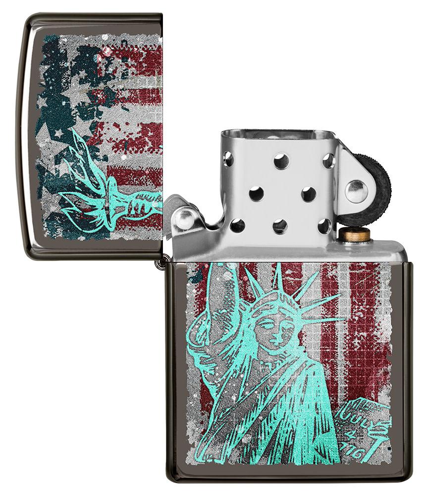 Dettaglio Statua della Libertà e bandiera accendino Zippo 49663 Black Ice
