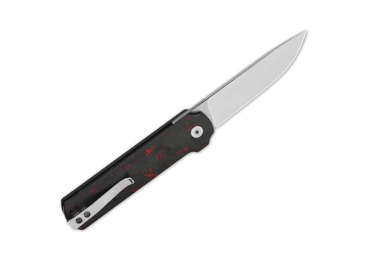 Dettaglio lama 14C28N QSP Lark manico G-10 CF rosso flipper